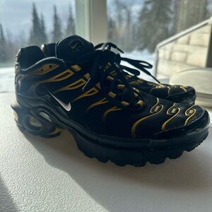 Nike Black and Yellow Sneakers